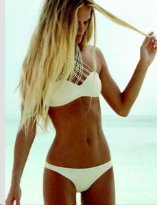 Maillot blanc via enjoy the kiss shop