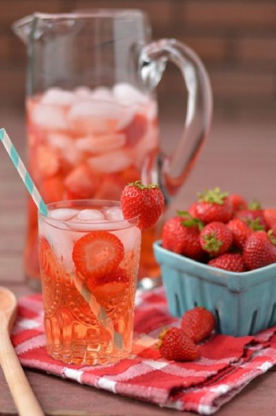 Detox water fraise