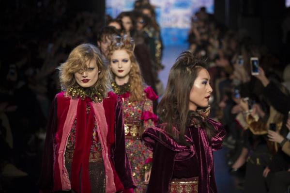 defile-anna-sui-automne-hiver-2017-2018-new-york-look-53