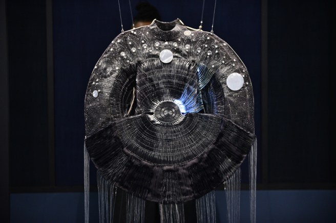 64_premierevisionclaradaguinaurainsidephtopvcloseup