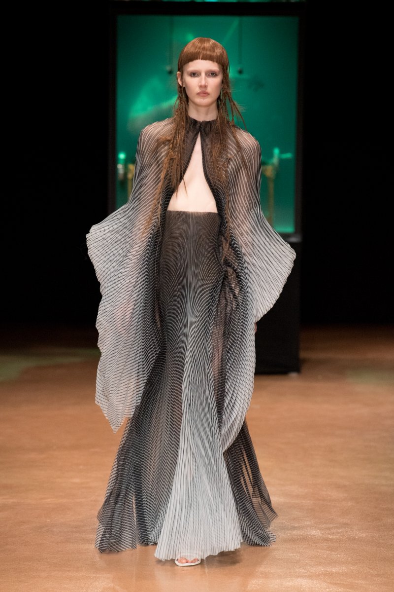 Iris_Van_Herpen_HC17_18_look06-50