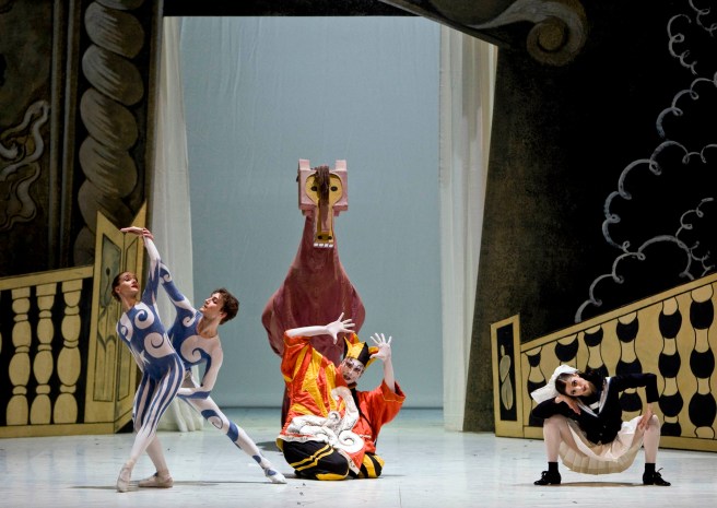 Parade-costumi-di-Pablo-Picasso-coreografia-Léonide-Massine-Balletti-Russi-ph.-Teatro-dellOpera-di-Roma-4